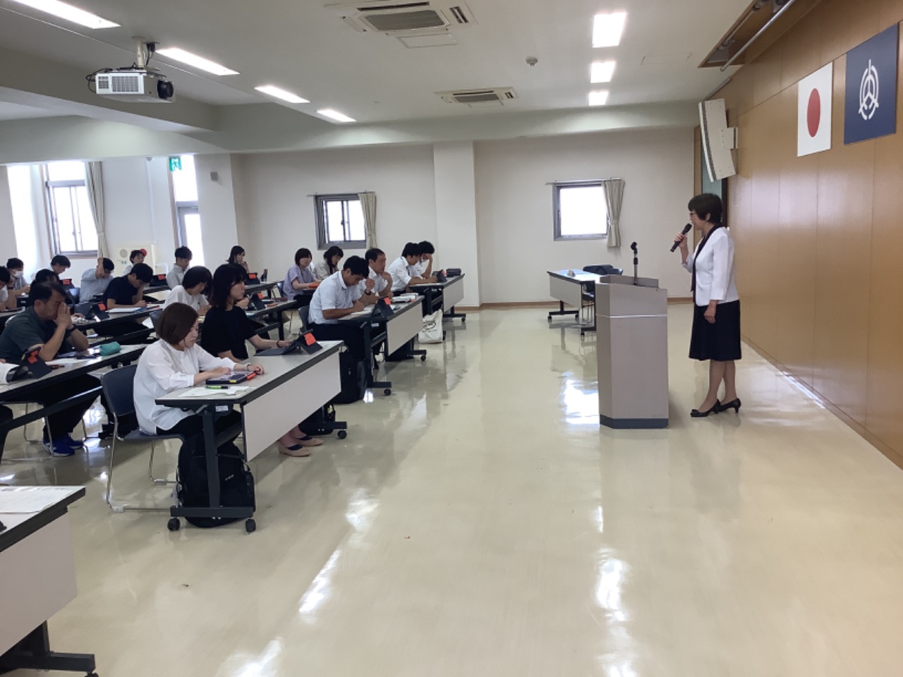 令和7年度第３回中堅教諭等資質向上研修「チームマネジメント／倫理・服務」を開催しました