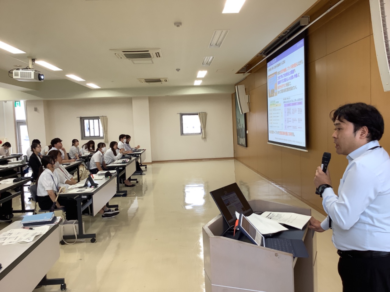 令和7年度初任者研修に係る校外研修「教科等指導応用／特別支援教育2／学級経営2」を開催しました